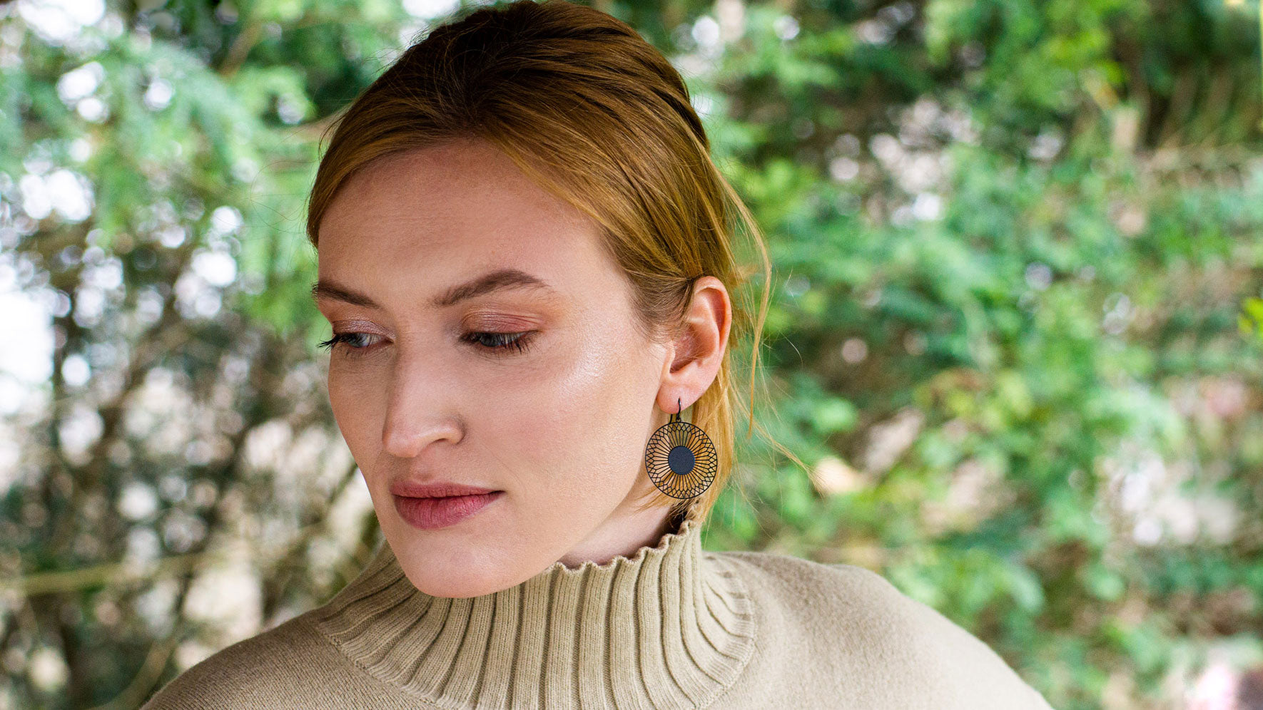 Kosae Schmuck Beispiel Bild für schwarze Ohrringe