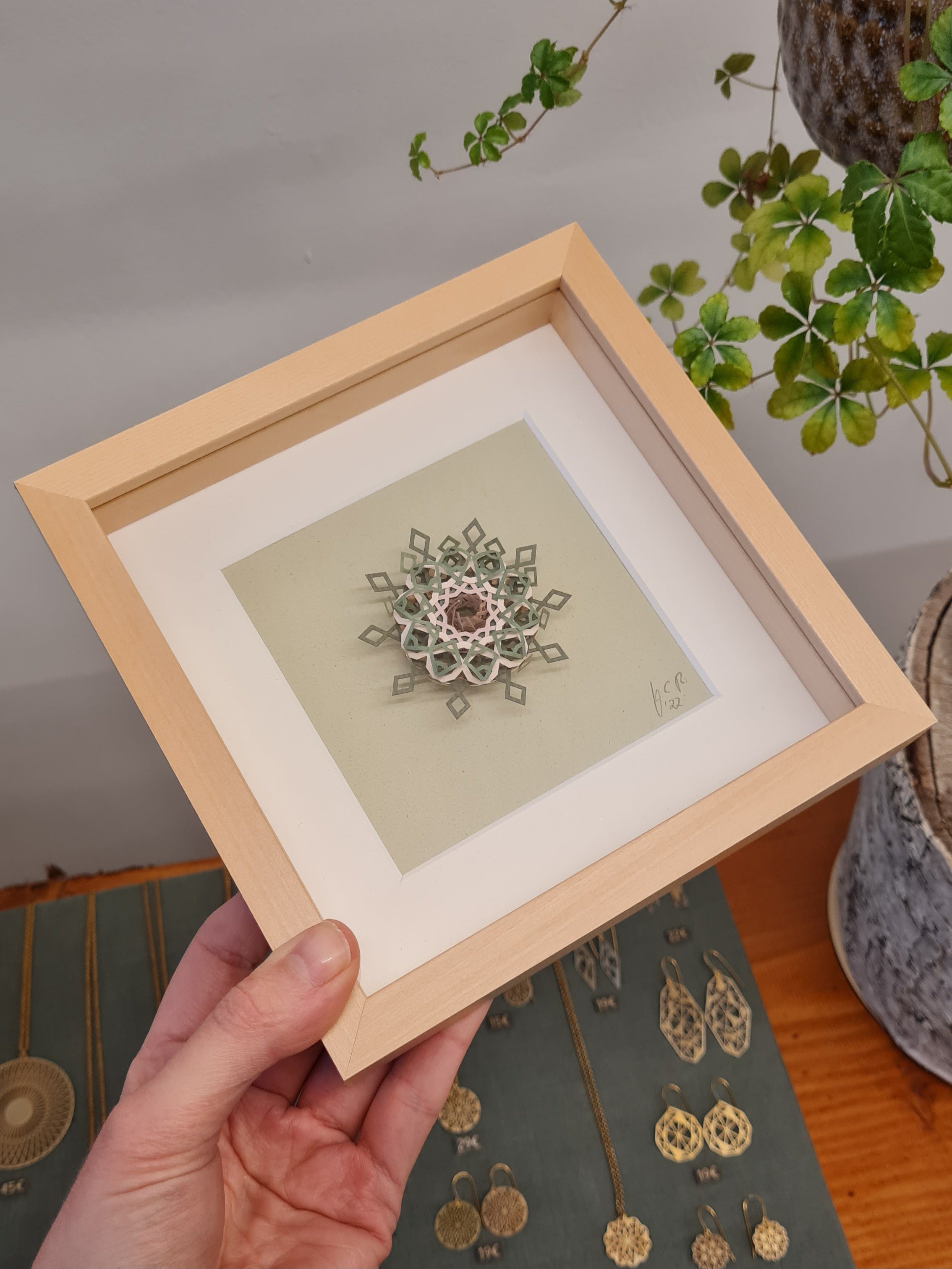 Little Bijou in frame V43