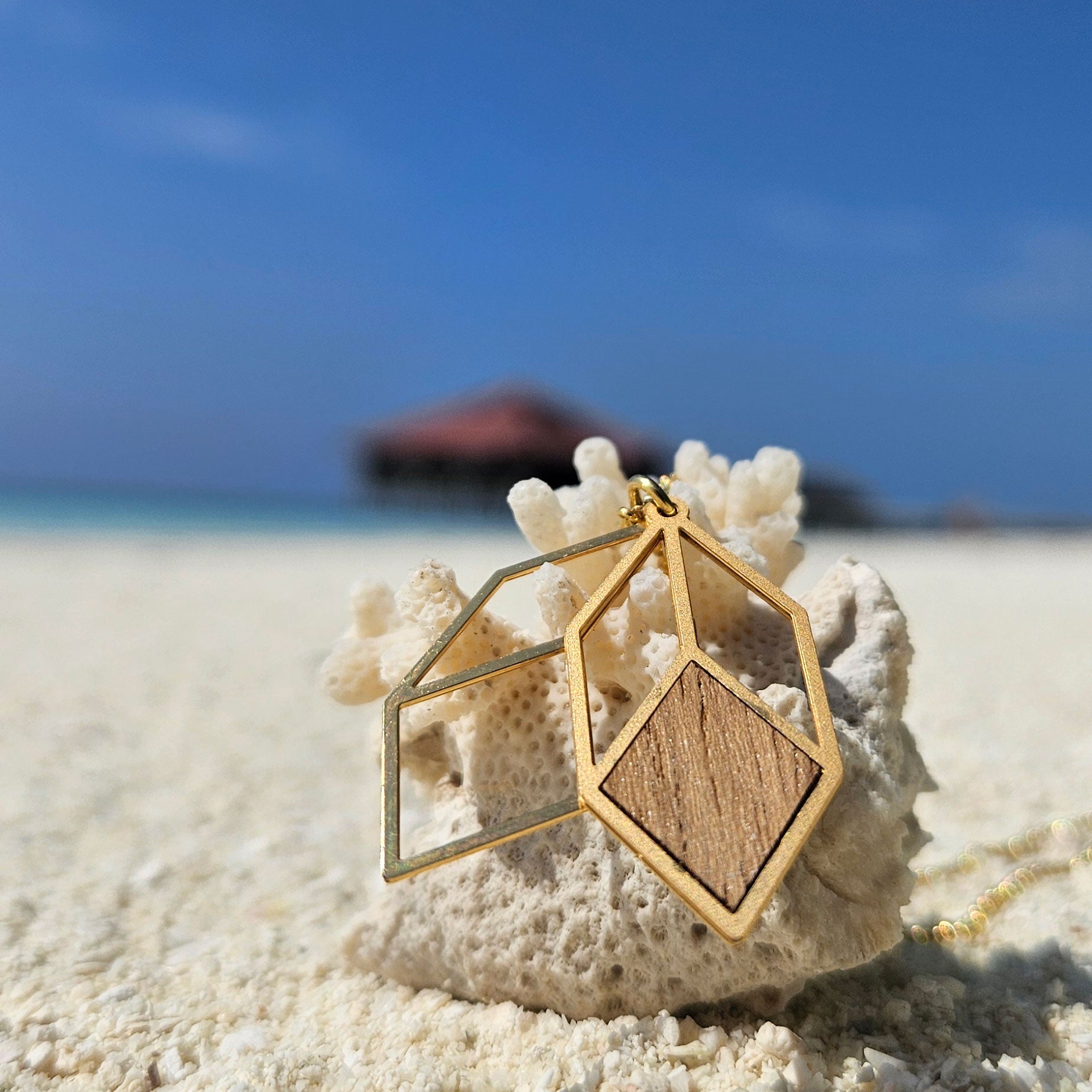 Anhänger Cubicum mit Holz vergoldet