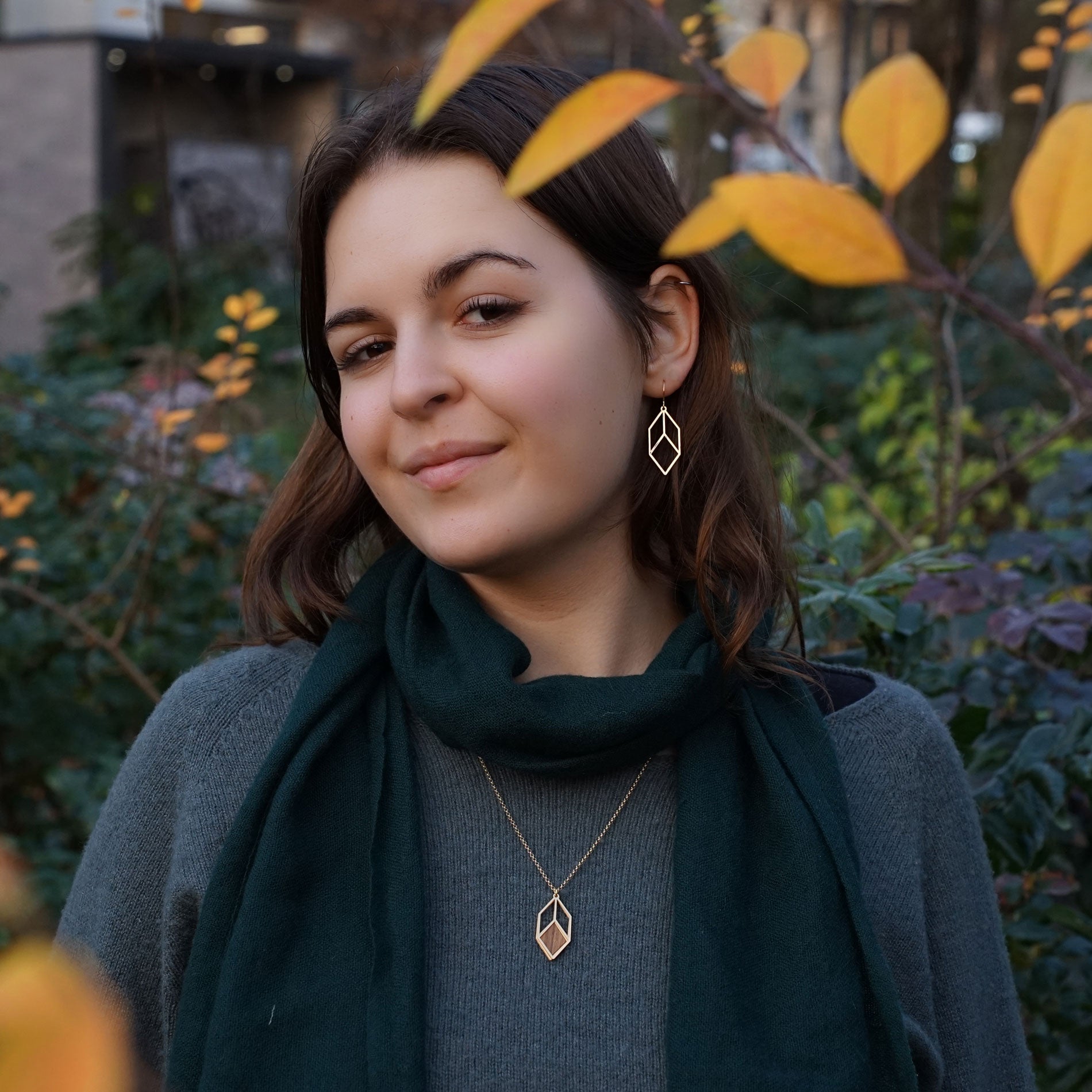 Anhänger Cubicum mit Holz vergoldet
