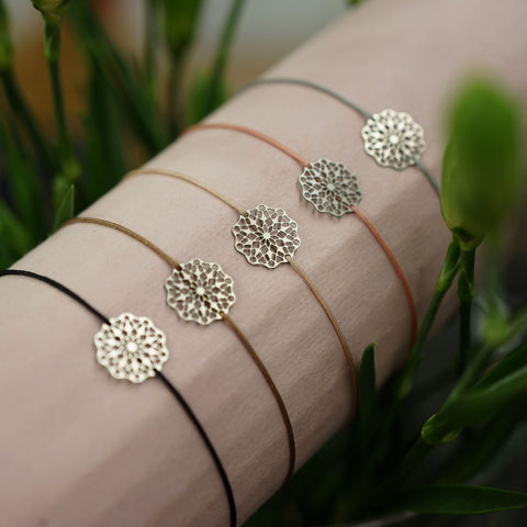 Armband mit floralem-Motiv