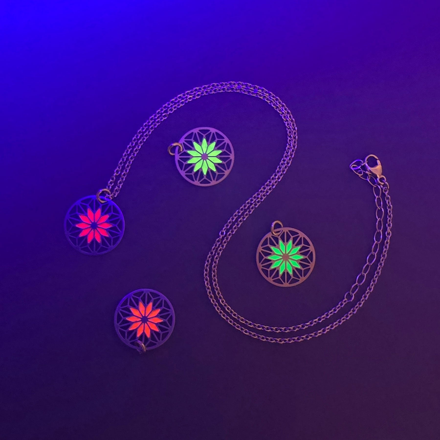 Filigraner Mandala Anhänger | fluoreszierend