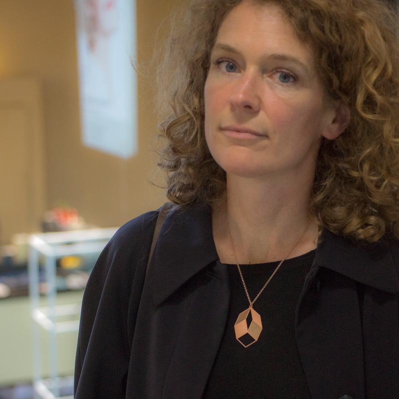 Geometrischer Anhänger mit Holz | Kupfer