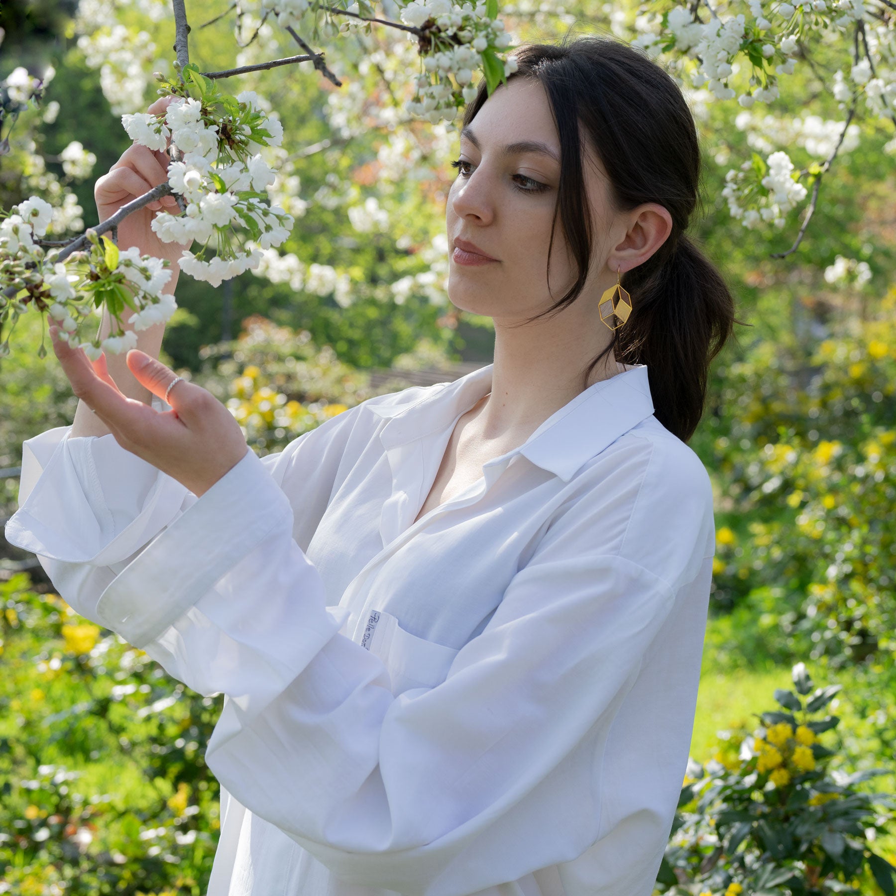 Geometrische Ohrhänger mit Holz | schwarz