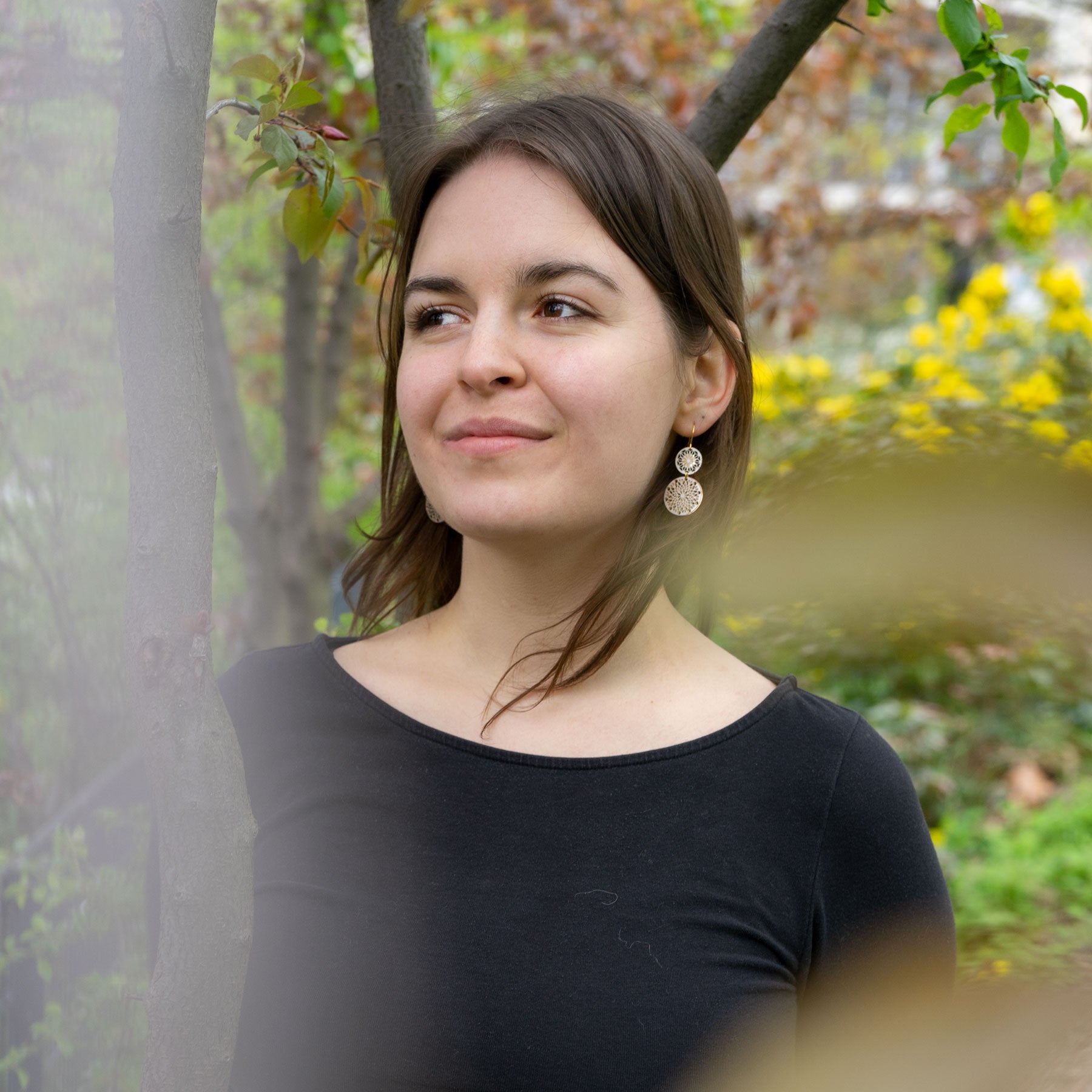 Florale Bicolor Ohrhänger schwarz/gold