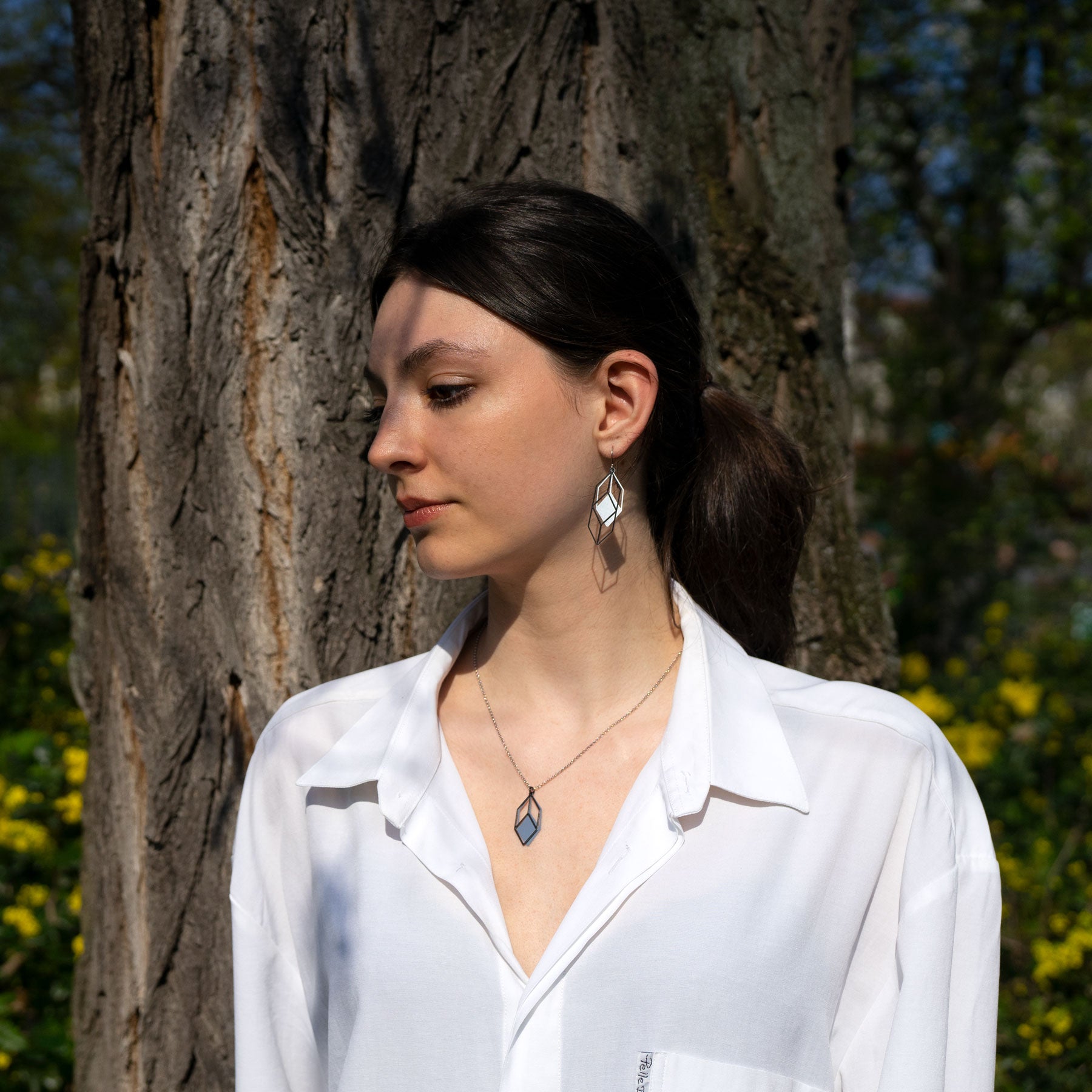 Bewegliche Ohrringe lang schwarz/silber