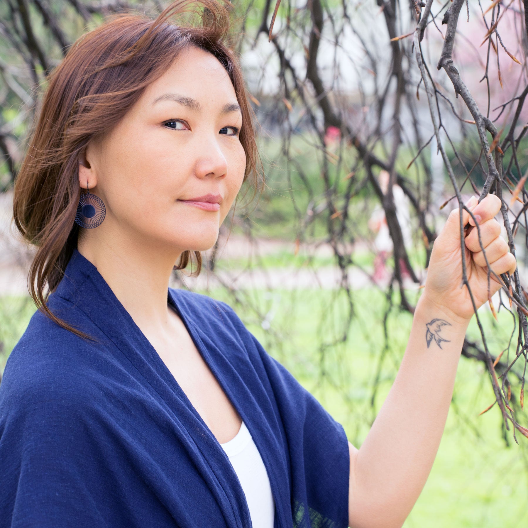 Runde Ohrringe Sonnensymbol schwarz