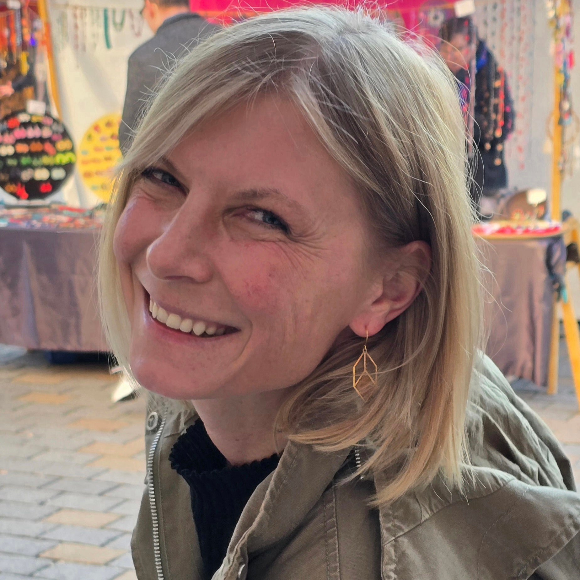 Grafische Ohrhänger mit Holz | Edelstahl