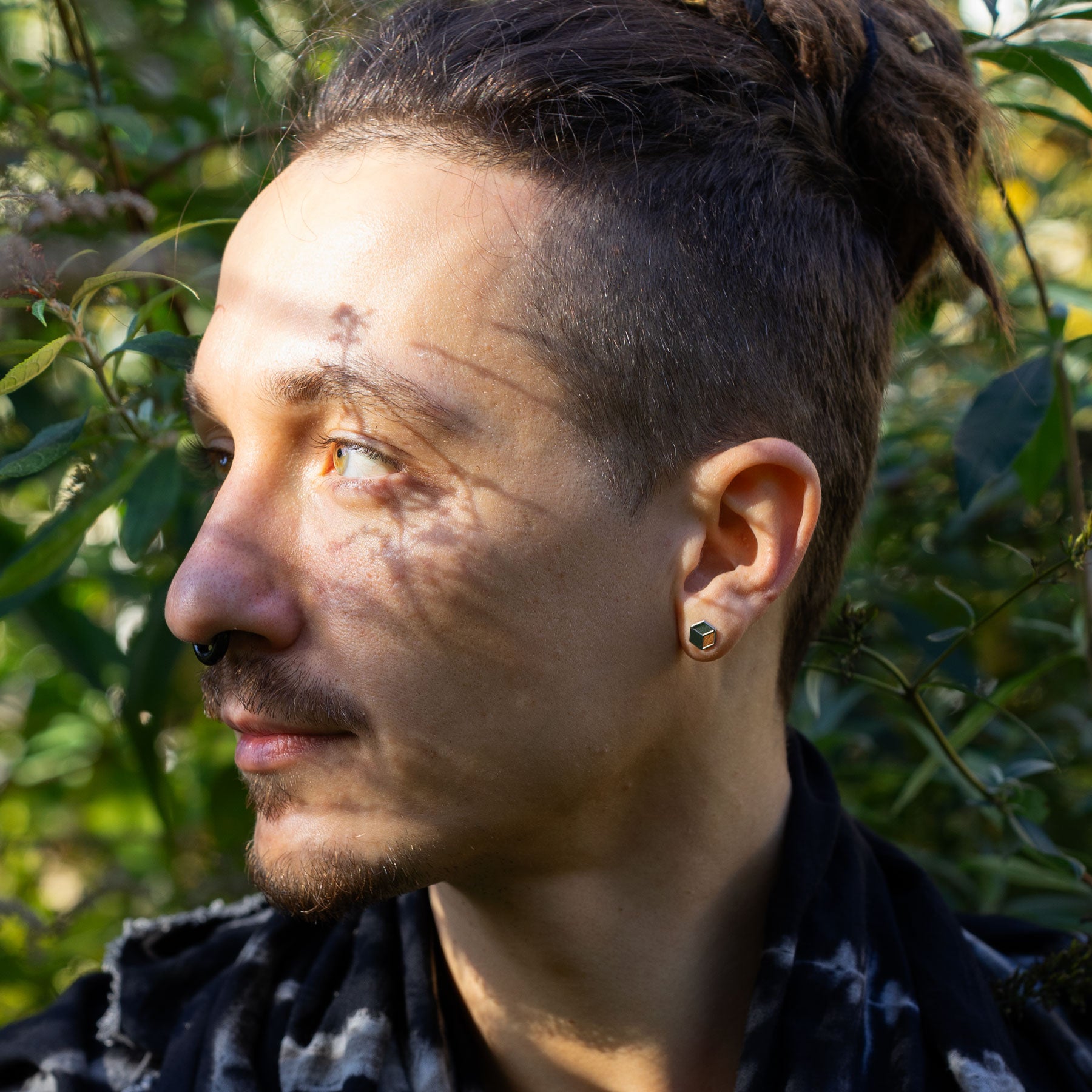 Kubus Ohrstecker mit Holz