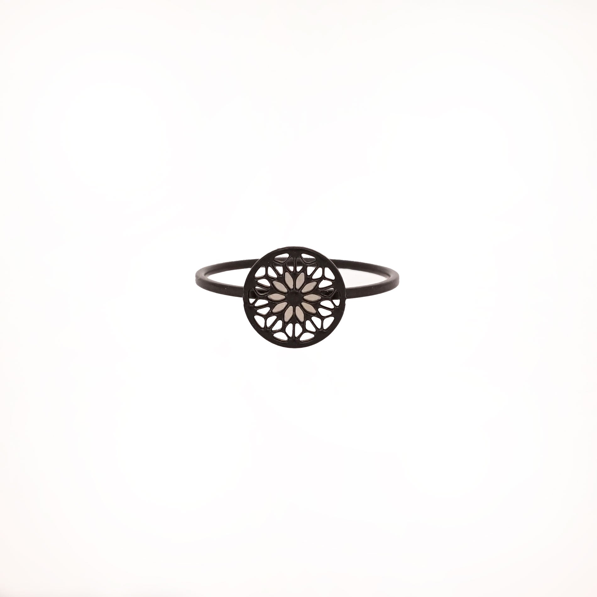 Filigraner schwarzer Mandala Ring