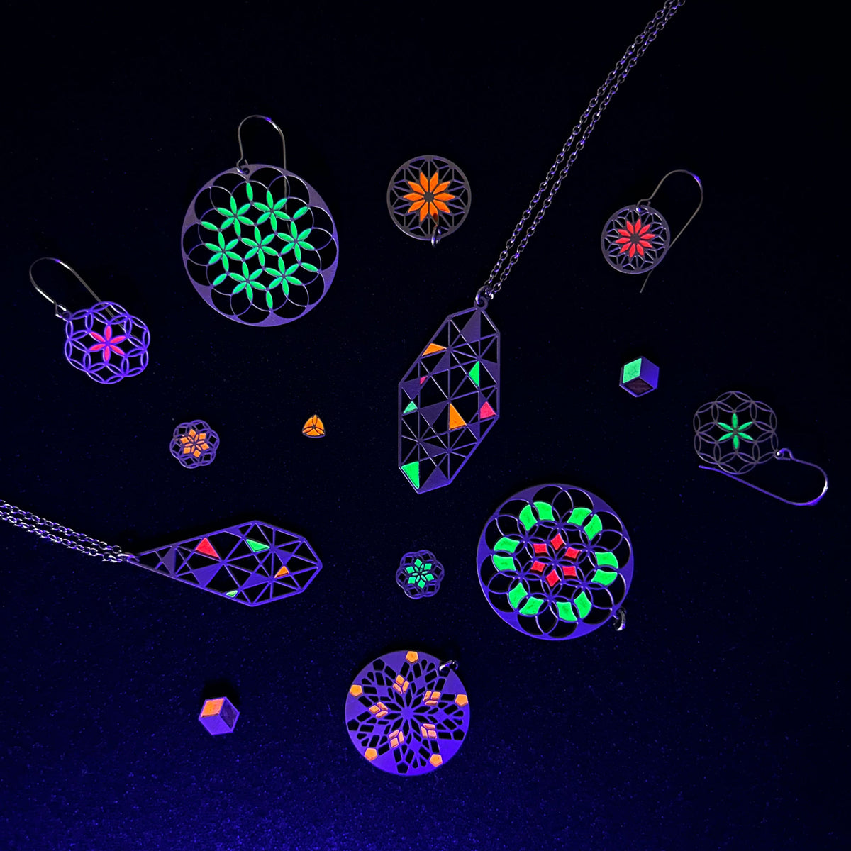 Filigraner Mandala Anhänger | fluoreszierend