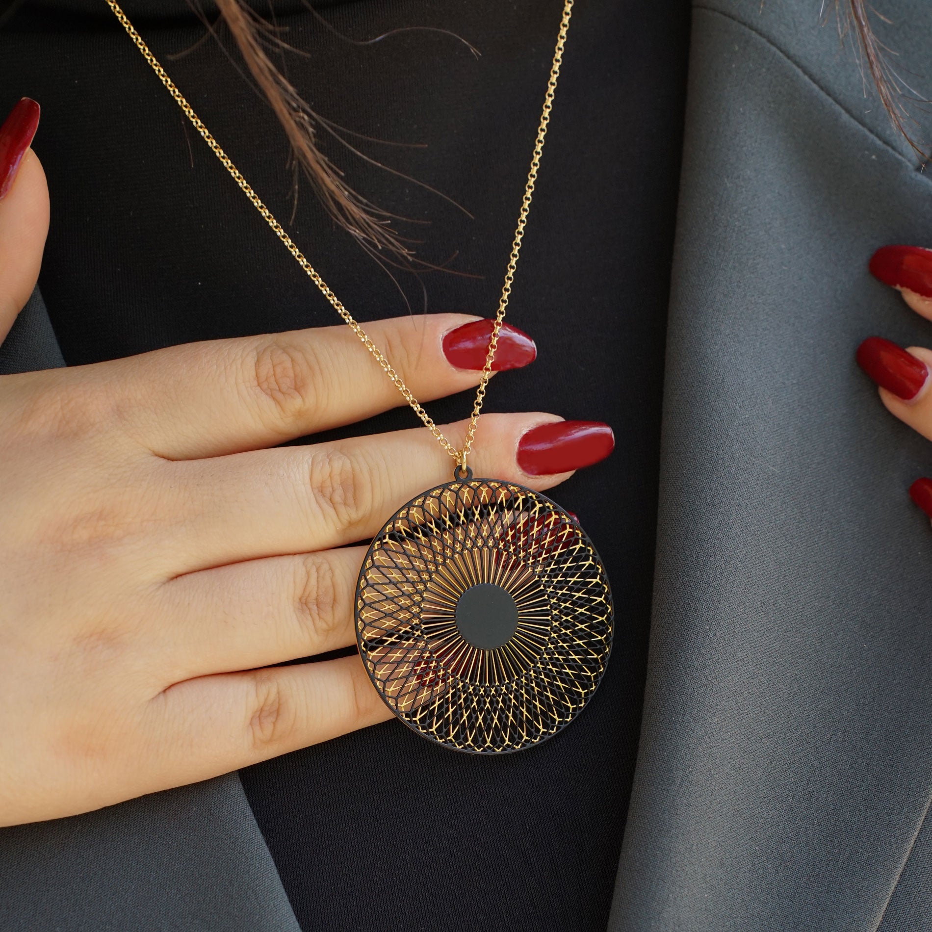 Halskette Sonnenrad Medium | schwarz/gold