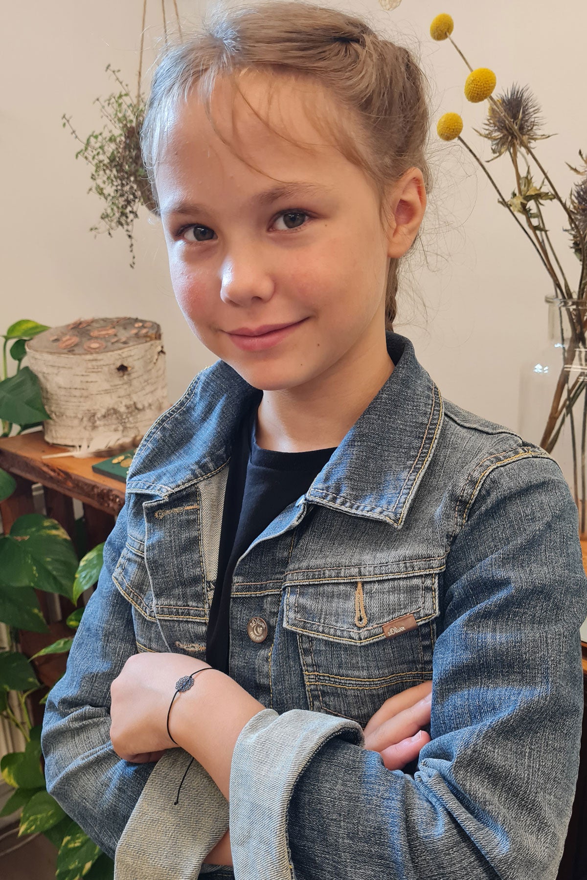 Armband mit floralem Motiv schwarz