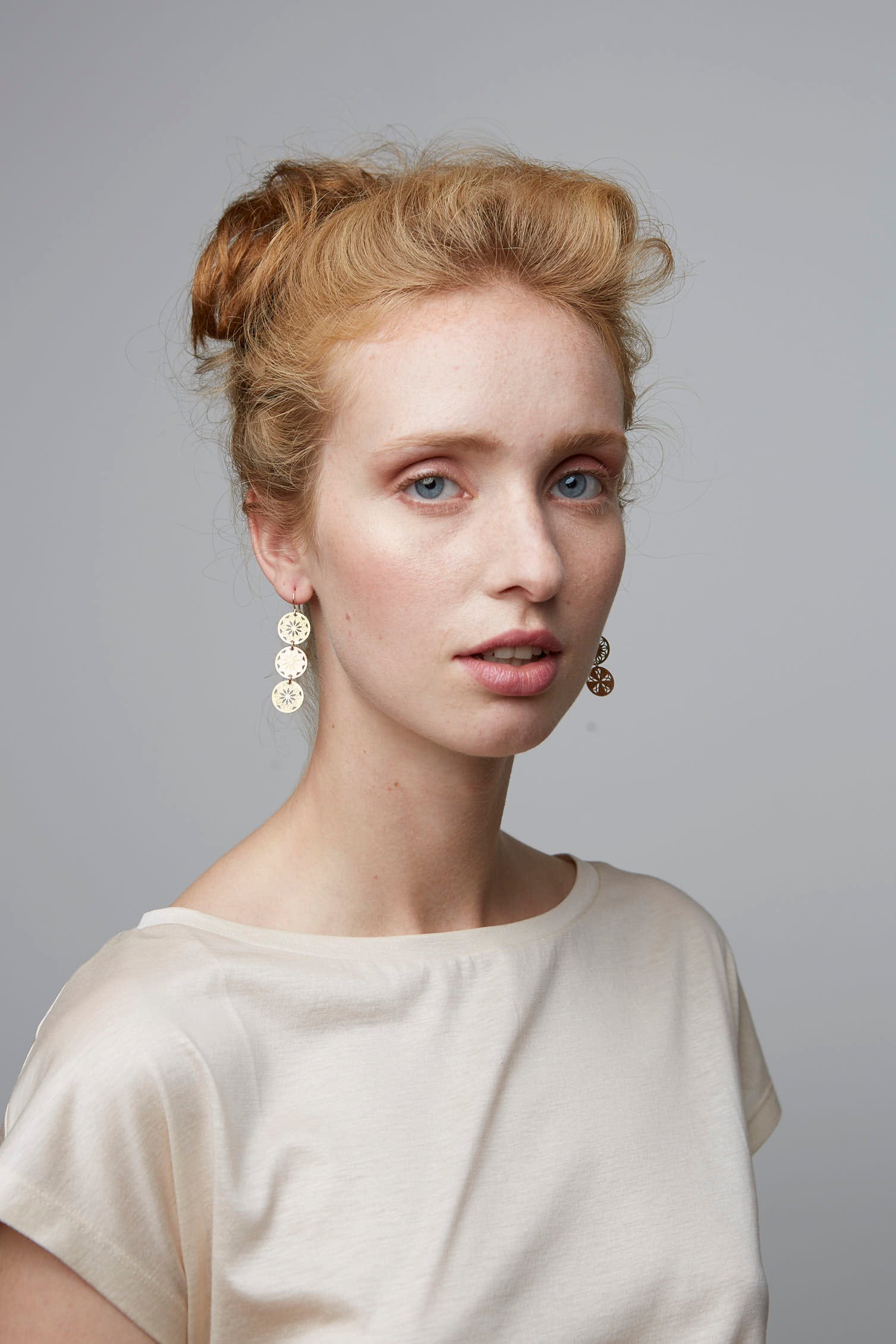 Florale Ohrringe Tricolor von Kosae Schmuck aus Berlin