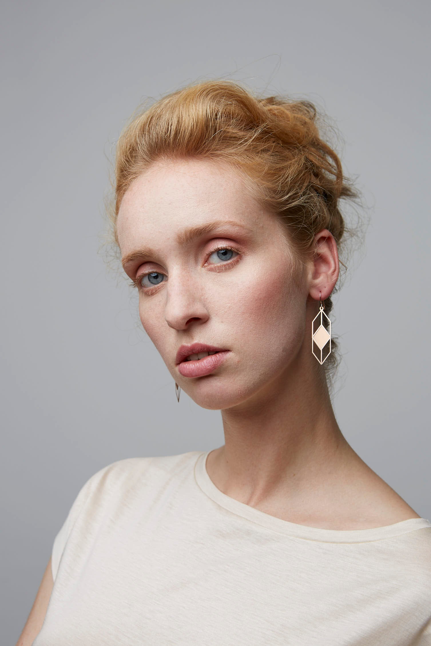 Bewegliche Ohrringe lang Roségold