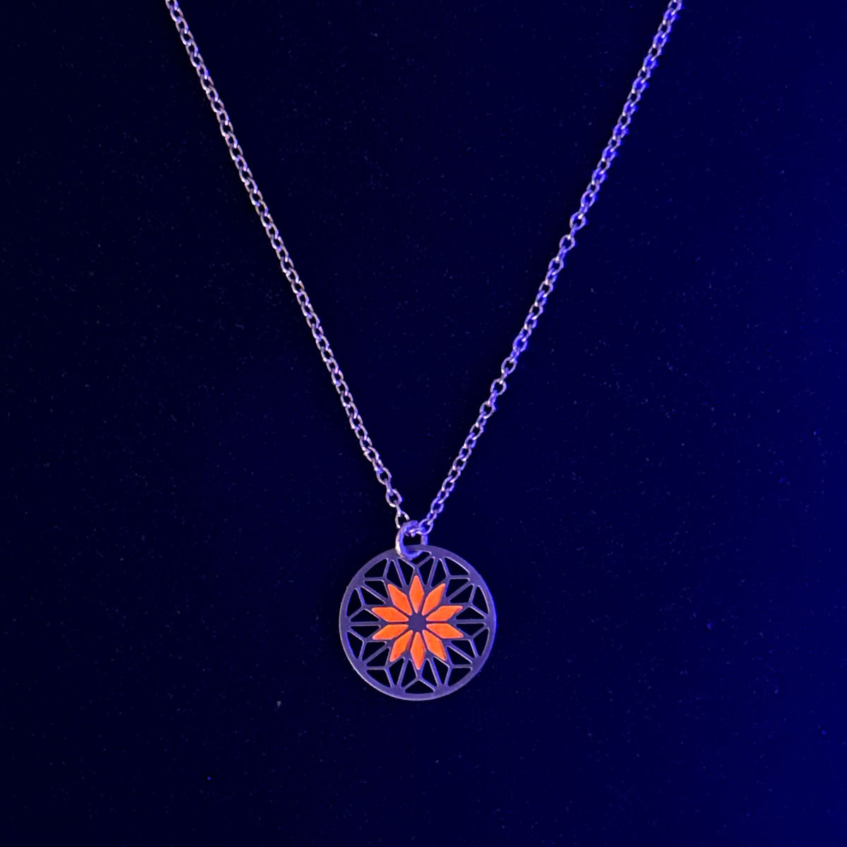 Filigraner Mandala Anhänger | fluoreszierend