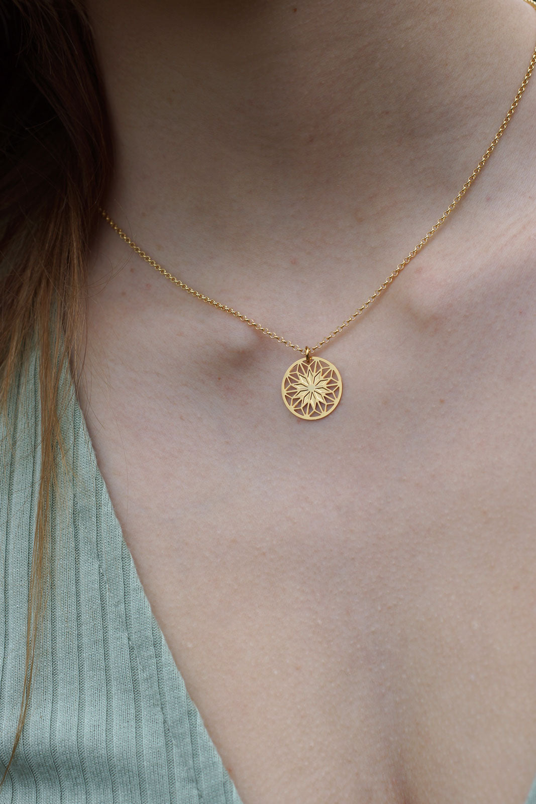 Filigraner Mandala Anhänger rosévergoldet glänzend