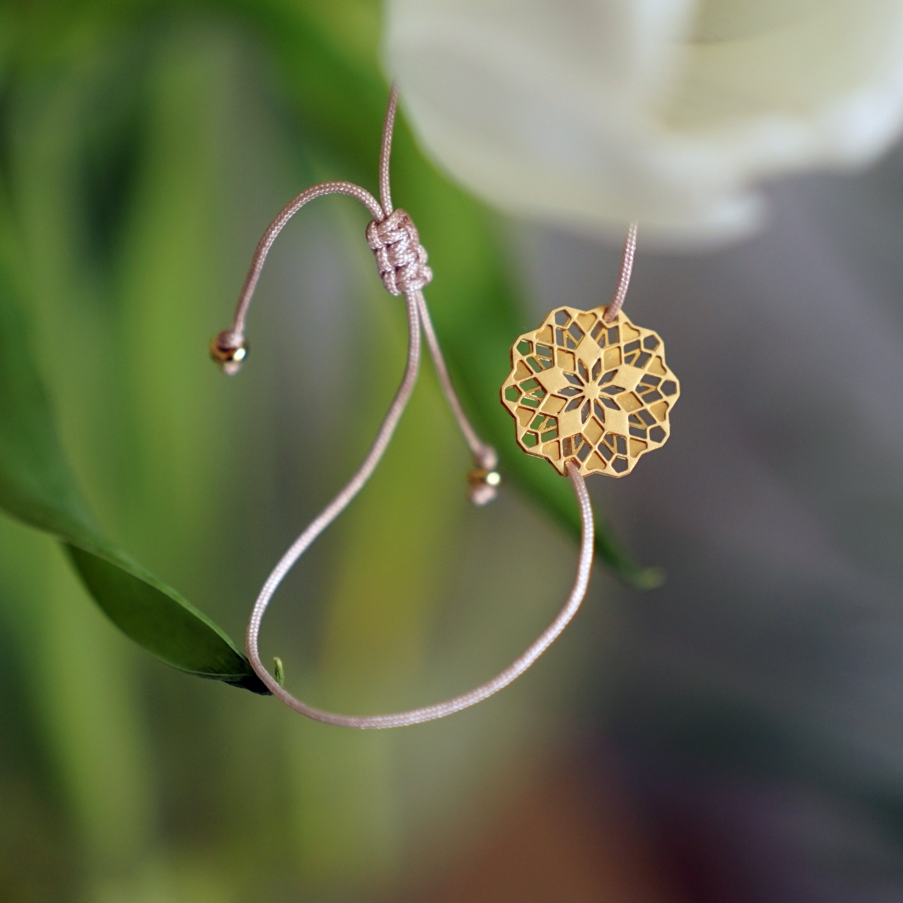 Raffiniertes Mandala-Armband "Floria" vergoldet - einfaches Band